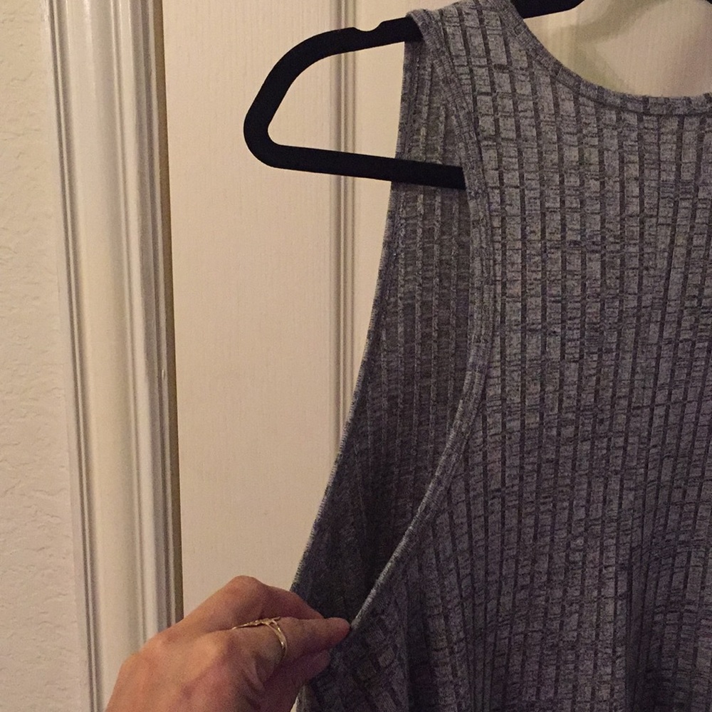 Grey top - Picture 4 of 5